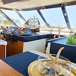 Botel Panaby - House Boat *