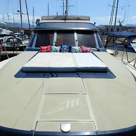 Panaby - House Boat Botel