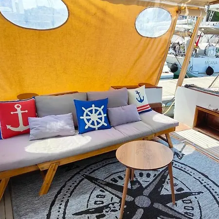 Panaby - House Boat Πλωτό κατάλυμα *