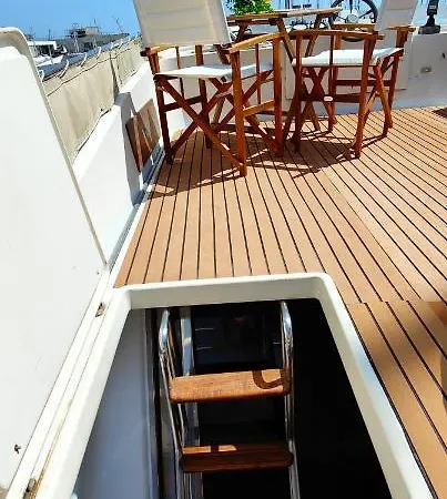 Panaby - House Boat *