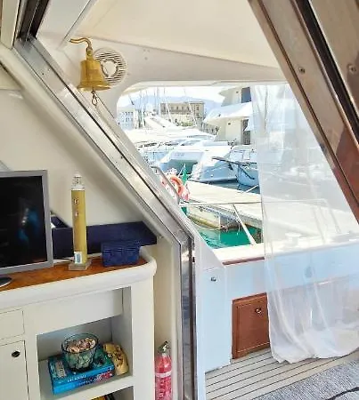 Úszó hotel Panaby - House Boat
