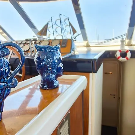 Πλωτό κατάλυμα Panaby - House Boat *