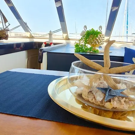 Panaby - House Boat Botel *