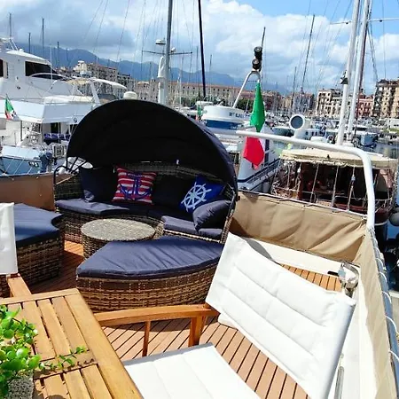Panaby - House Boat Πλωτό κατάλυμα *