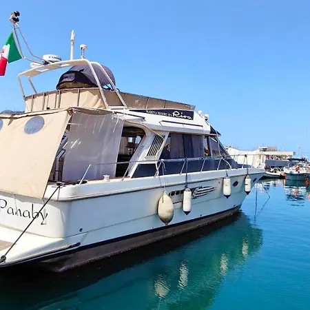 Panaby - House Boat