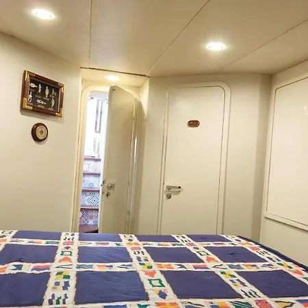 Panaby - House Boat Palermo